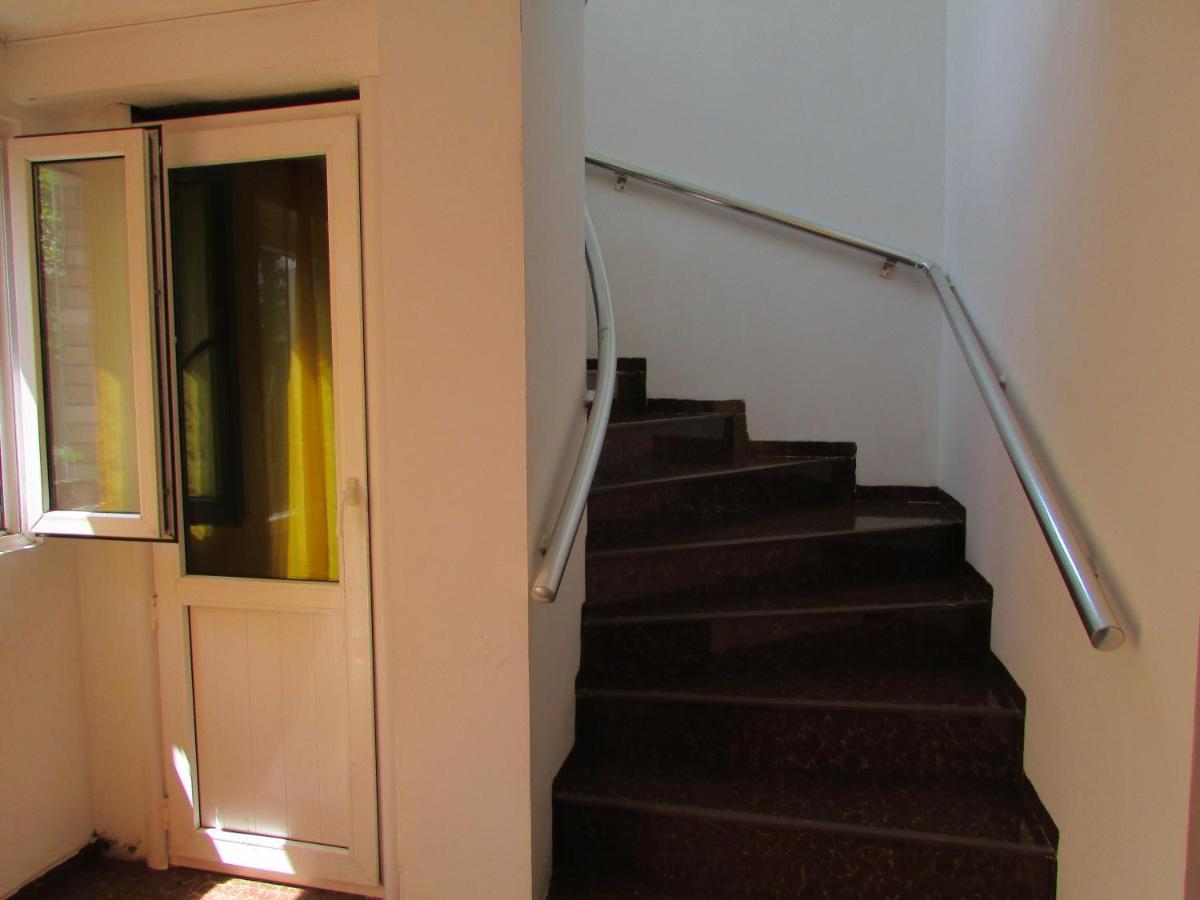 Jesis Batumi Hostel ภายนอก รูปภาพ
